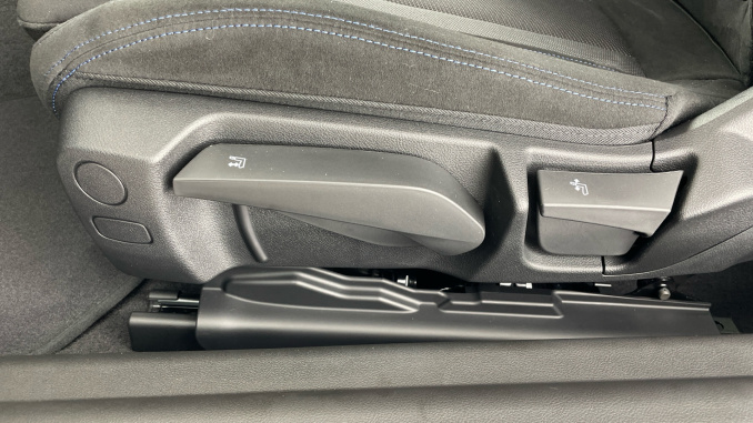 BMW 2 Series 220i M Sport 2dr Step Auto Petrol Coupe - Image 27